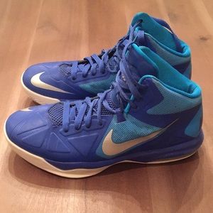 Women's Nike Crosstrainer Basketball sneakers